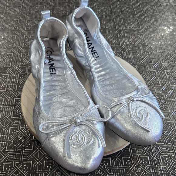 🐢 Chanel Silver Cap toe ballet flats. Size 38 - Picture 3 of 17